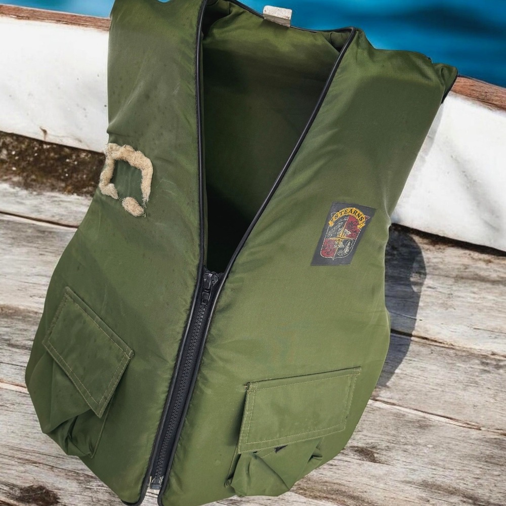 Vintage Stearns Fishing Vest Unisex Universal Green Type III PFD Life Jacket USA